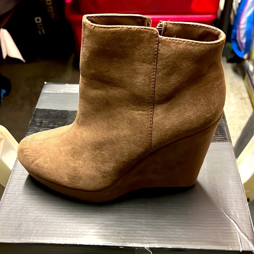 Suede wedge